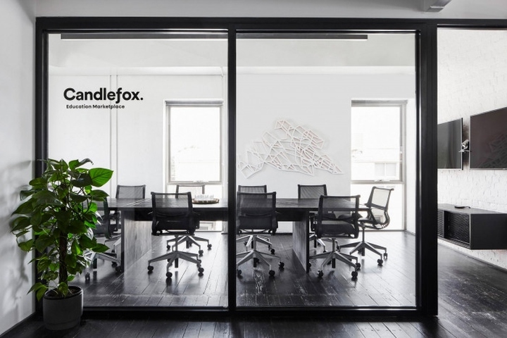 Sự kết hợp đen – trắng trong thiết kế nội thất văn phòng