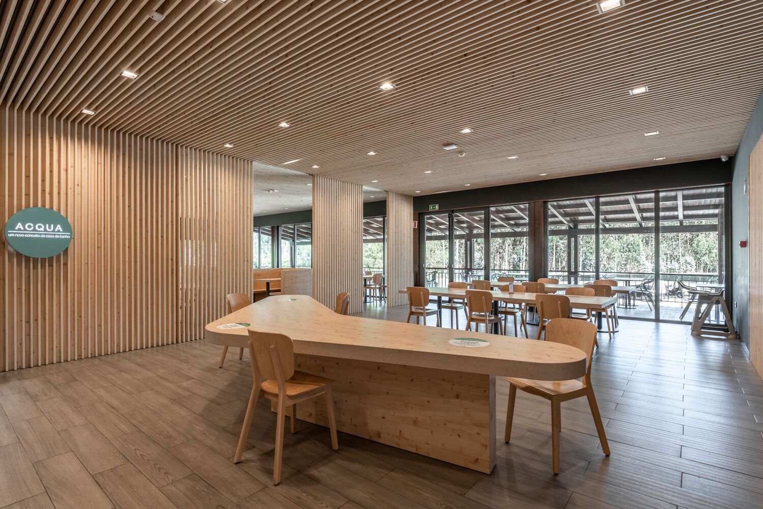 Thiết kế quán cafe từ vật liệu gỗ